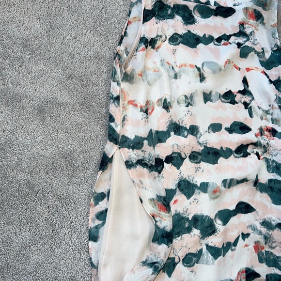 Cabi V-Neck Tank Top - Picture 5 of 8